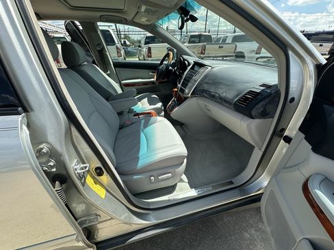 Used 2005 Lexus RX 330 w/ Premium Pkg FWD image 58