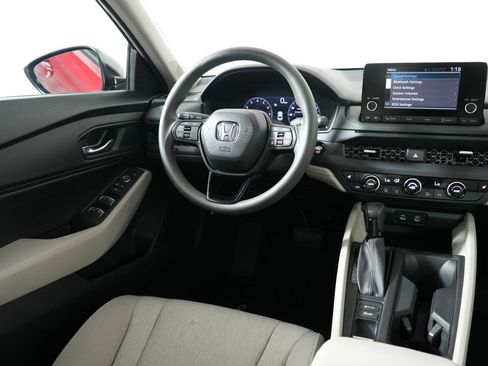 Certified 2025 Honda Accord SE image 9