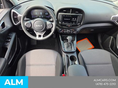 Used 2025 Kia Soul LX w/ LX Technology Package FWD image 8
