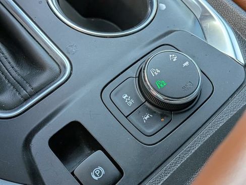 Used 2019 Chevrolet Traverse High Country AWD/4WD image 32