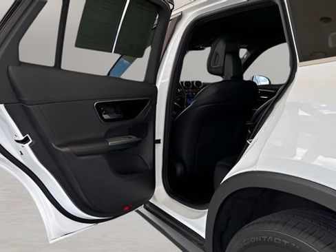 Used 2024 Mercedes-Benz GLC 300 GLC 300 image 32