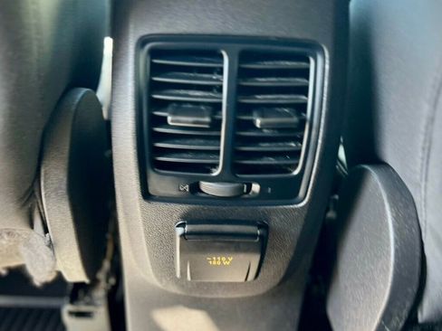 Used 2017 Ford Escape SE w/ Equipment Group 201A FWD image 18