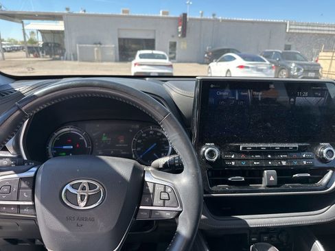Used 2021 Toyota Highlander Platinum image 8