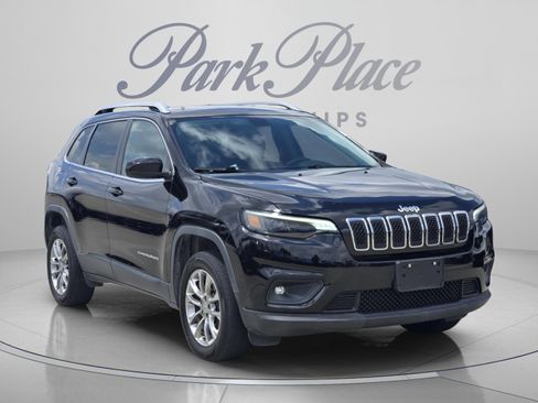 Used 2019 Jeep Cherokee Latitude Plus AWD/4WD image 4