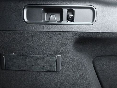 Used 2025 Mercedes-Benz GLC 300 image 25