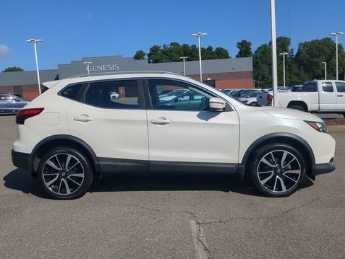 Used 2017 Nissan Rogue Sport SL w/ SL Premium Package FWD image 3