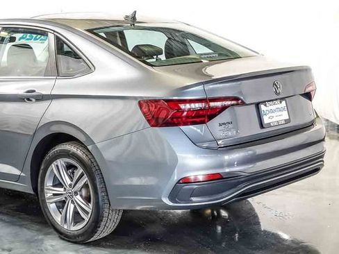 Used 2024 Volkswagen Jetta SE FWD image 10