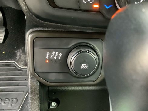 Used 2020 Jeep Renegade Limited AWD/4WD image 36