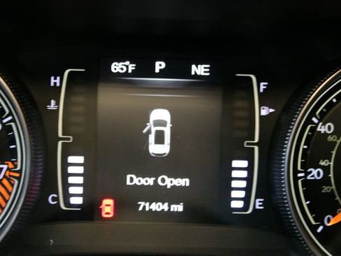 Used 2015 Jeep Cherokee Latitude w/ Cold Weather Group AWD/4WD image 23