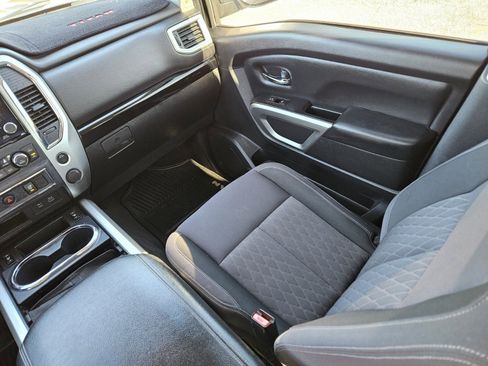 Used 2021 Nissan Titan SV w/ SV Convenience Package image 16