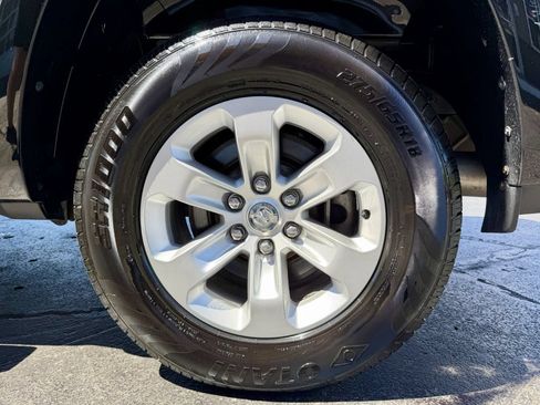 Used 2019 RAM 1500 Laramie AWD/4WD image 30