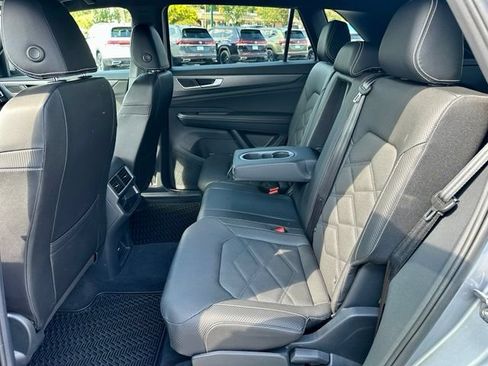 Certified 2025 Volkswagen Atlas Cross Sport SE AWD/4WD image 17