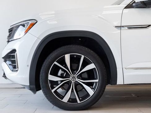 Used 2024 Volkswagen Atlas Cross Sport SEL Premium R-Line image 31