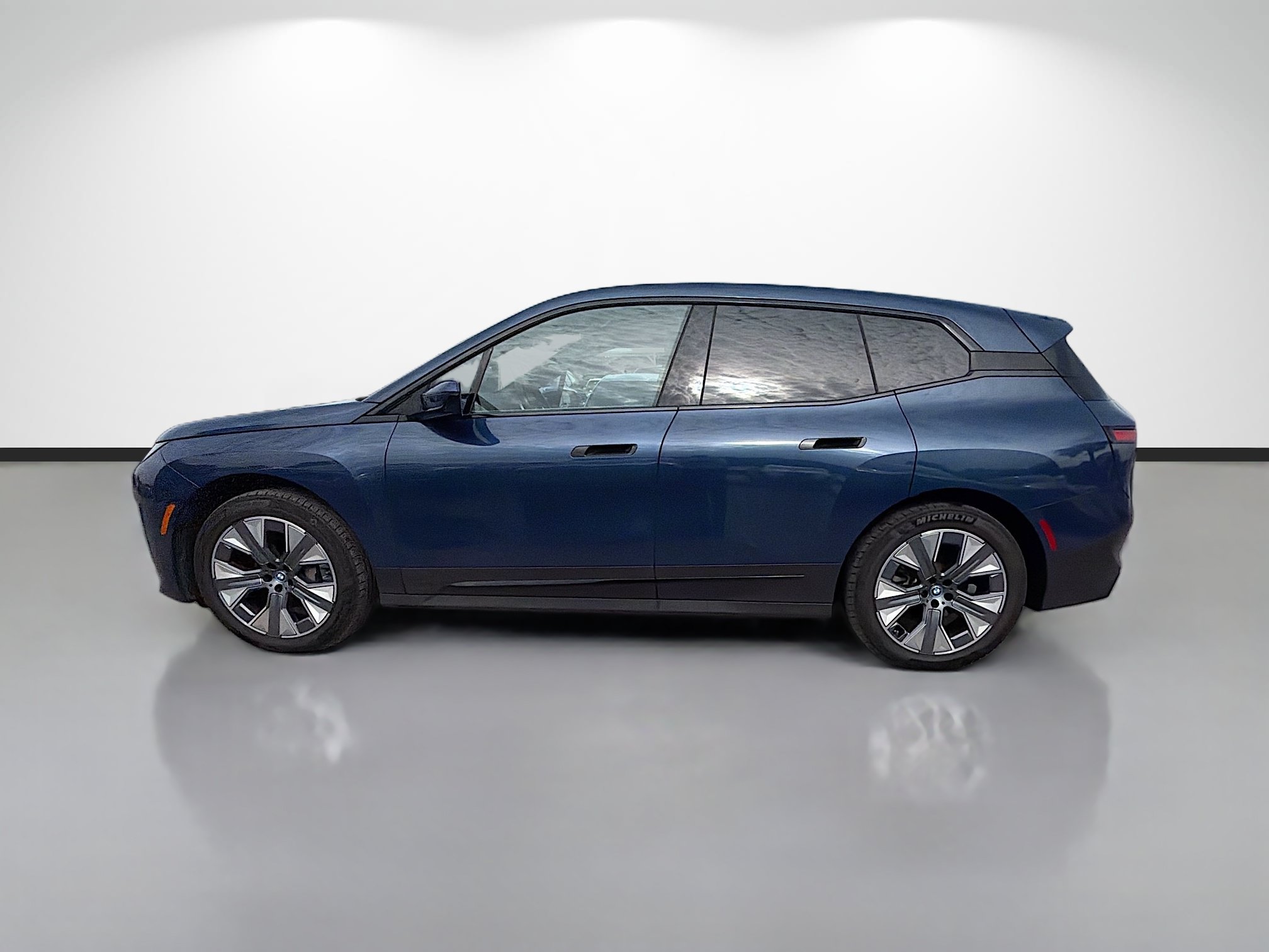 Used 2024 BMW iX xDrive50 w/ Convenience Package AWD/4WD image 6