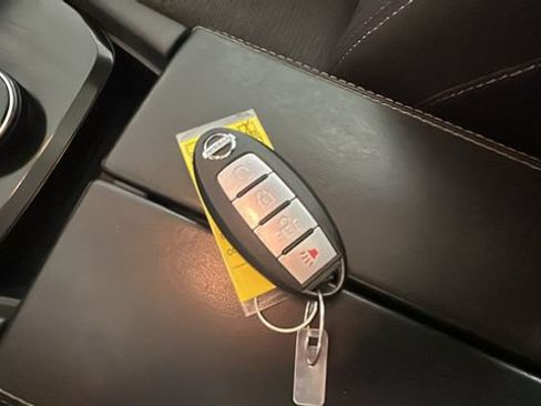 Used 2021 Nissan Rogue SV AWD/4WD image 21