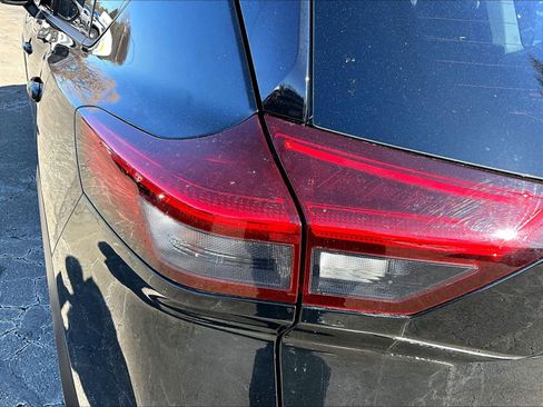 Used 2023 Nissan Rogue SL w/ SL Premium Package image 34