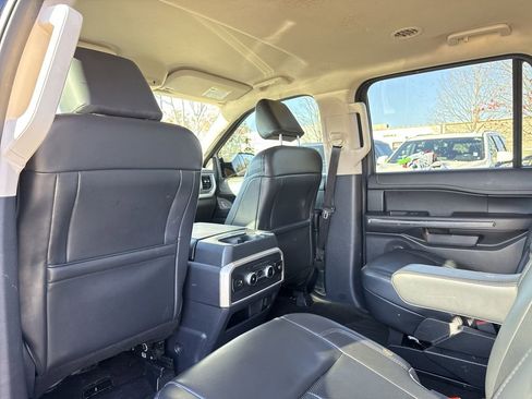 Used 2022 Ford Expedition XLT image 11