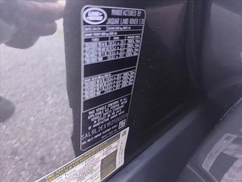 Certified 2024 Land Rover Discovery Dynamic SE image 29