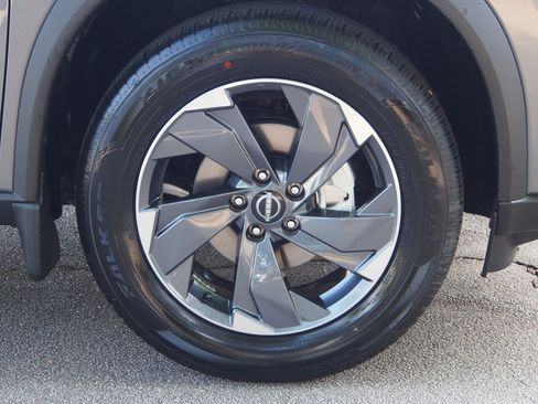 Used 2026 Nissan Rogue SV FWD image 9