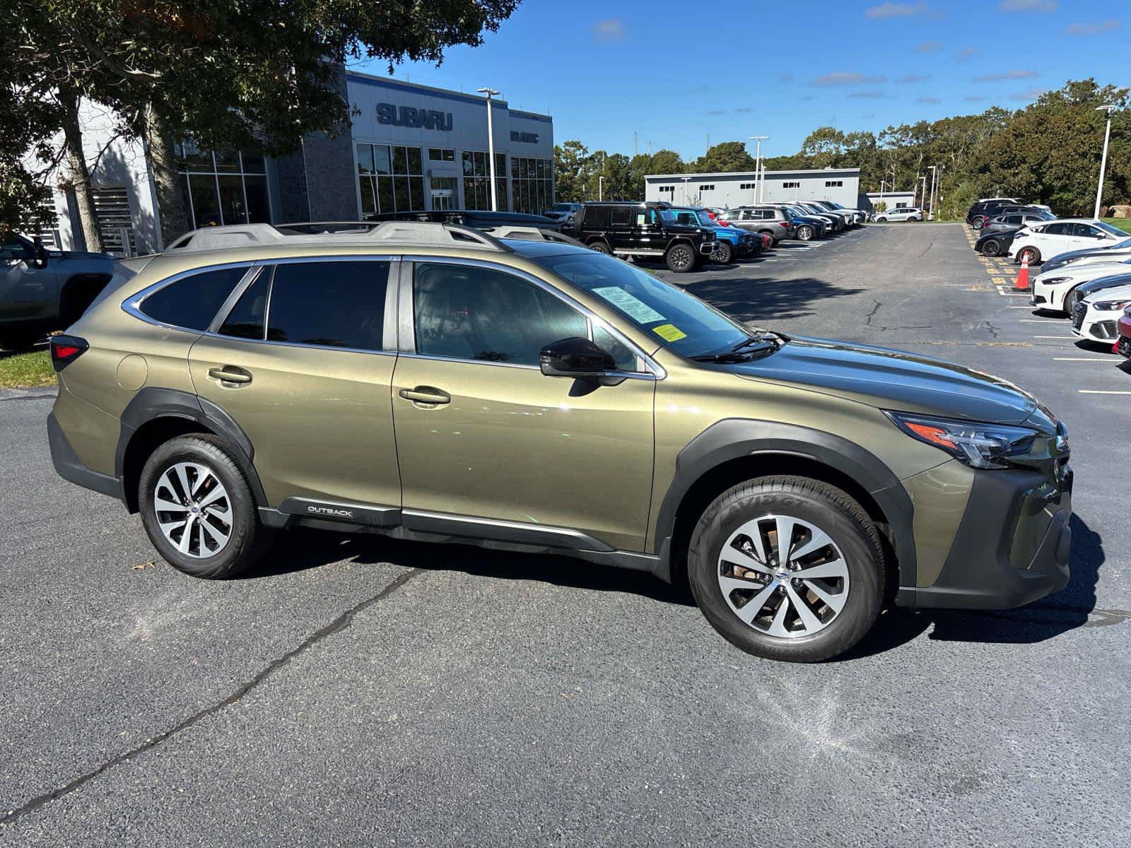 Used 2024 Subaru Outback Premium AWD/4WD image 2