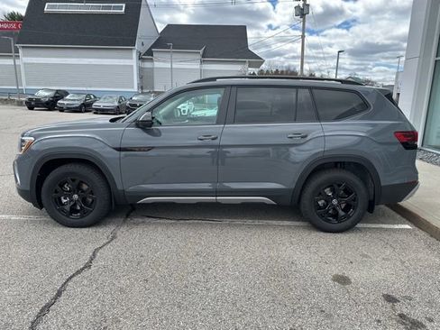 New 2026 Volkswagen Atlas Peak Edition AWD/4WD image 4