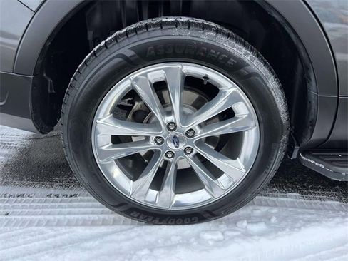 Certified 2018 Ford Explorer XLT w/ Equipment Group 202A image 10