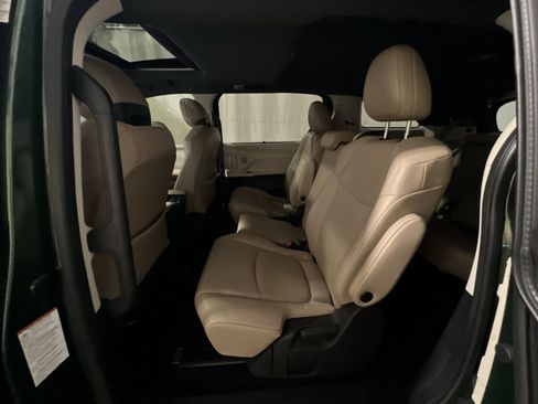 Used 2021 Toyota Sienna XLE FWD image 31