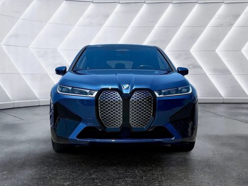 Used 2022 BMW iX xDrive50 w/ Sport Package AWD/4WD image 2