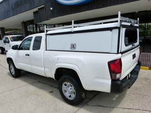 Used 2021 Toyota Tacoma SR image 3