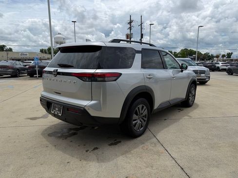 Used 2025 Nissan Pathfinder SV FWD image 8