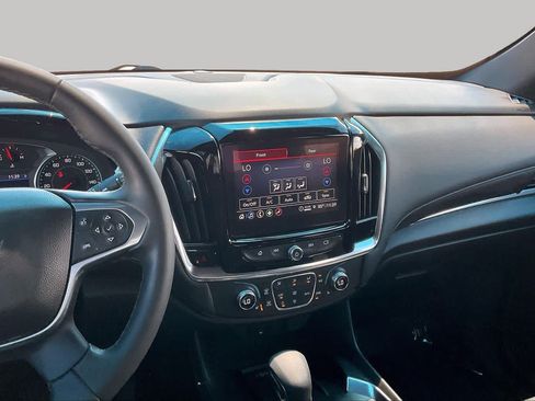 Used 2023 Chevrolet Traverse LT FWD image 7