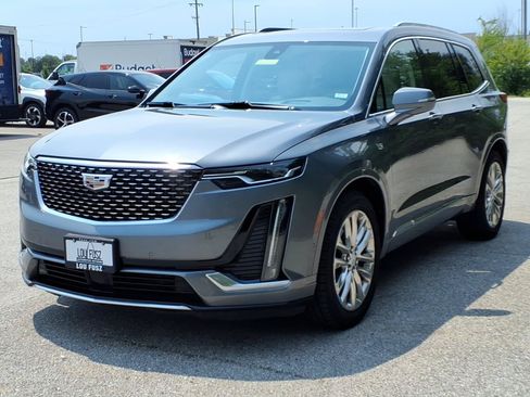 Used 2021 Cadillac XT6 Premium Luxury FWD image 2