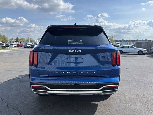 Used 2022 Kia Sorento EX w/ Panoramic Sunroof Package FWD image 6