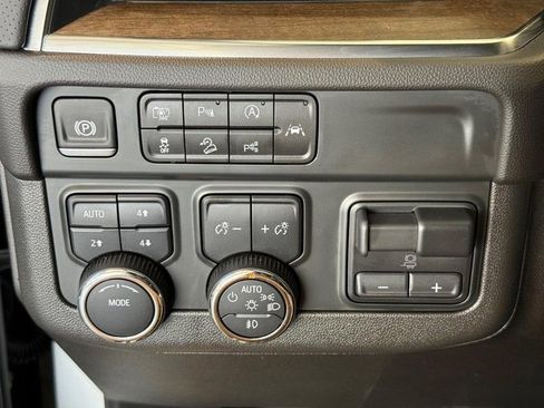 Used 2025 Chevrolet Tahoe High Country w/ Sun And Tow Package image 18