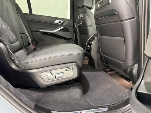 Certified 2024 BMW X7 xDrive40i w/ M Sport Package image 25