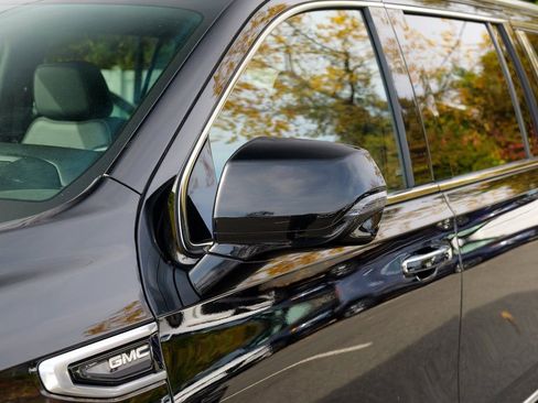 Used 2022 GMC Yukon XL Denali image 11