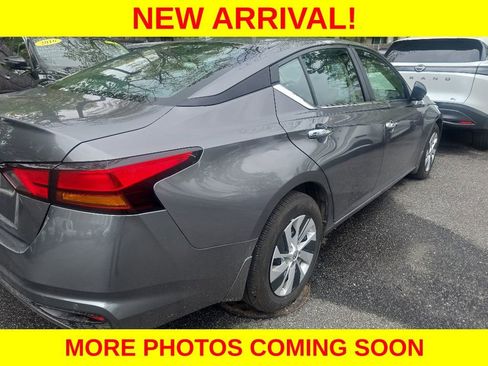 Used 2025 Nissan Altima 2.5 S FWD image 11