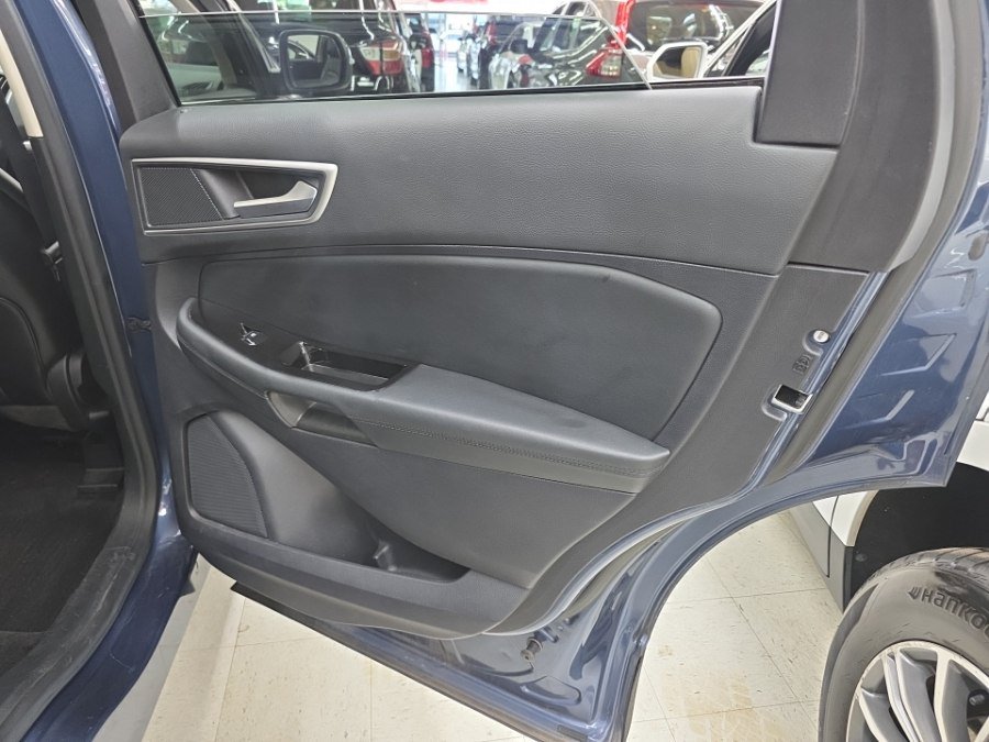 Used 2019 Ford Edge SEL w/ Equipment Group 201A AWD/4WD image 16