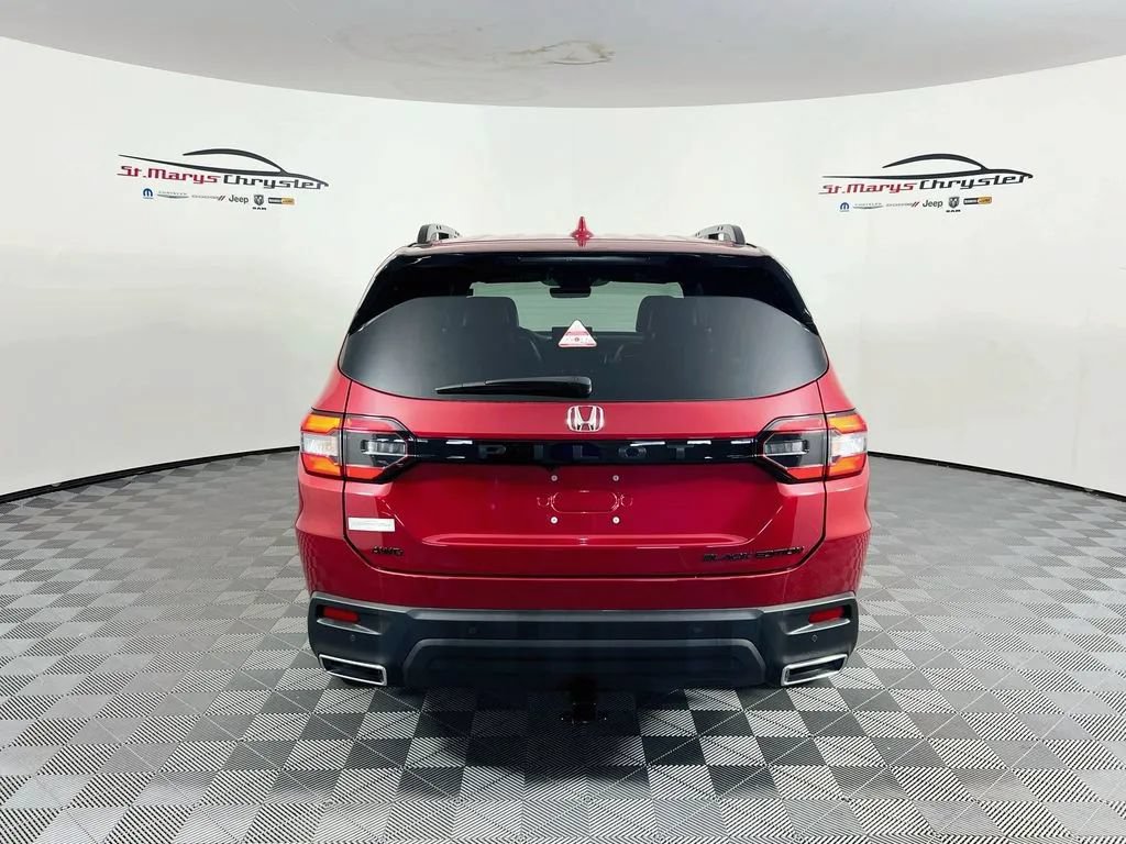 Used 2025 Honda Pilot Black Edition image 7