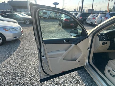 Used 2010 Volkswagen Tiguan Wolfsburg Edition image 9