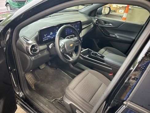 Used 2025 Chevrolet Equinox LT AWD/4WD image 2