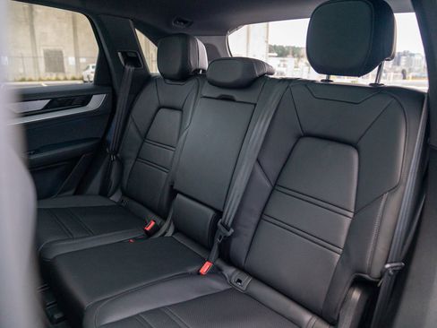 Used 2025 Porsche Cayenne image 25