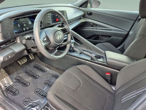 Certified 2025 Hyundai Elantra Sport FWD image 17