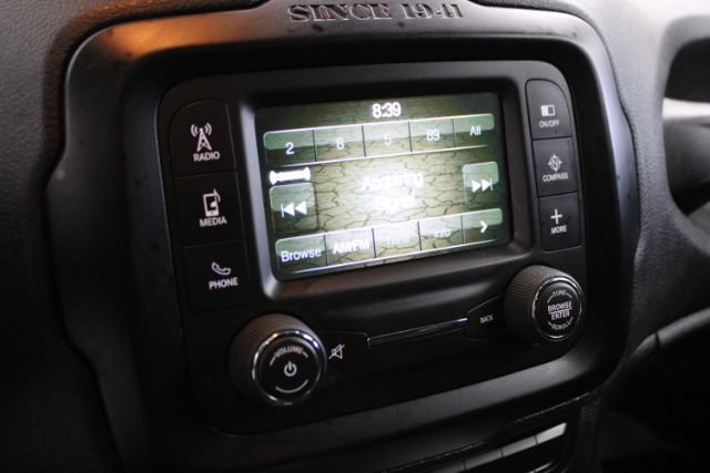 Used 2015 Jeep Renegade Latitude FWD image 15