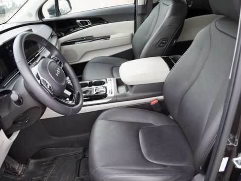 Used 2024 Kia Carnival SX FWD image 4