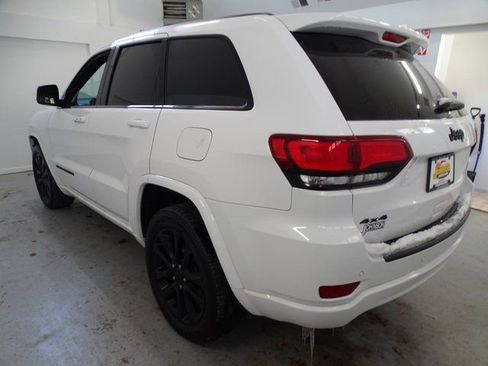 Used 2020 Jeep Grand Cherokee Altitude image 22