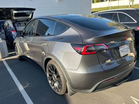 Used 2022 Tesla Model Y Performance image 8