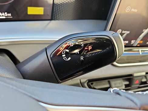 New 2026 Volkswagen Tiguan SE image 21