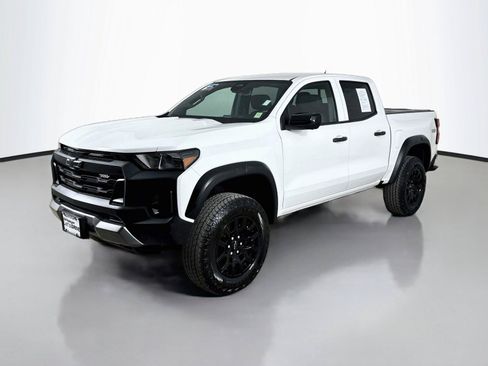 Used 2023 Chevrolet Colorado Trail Boss w/ Technology Package AWD/4WD image 8