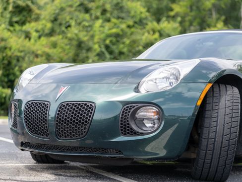 Used 2007 Pontiac Solstice GXP w/ Premium Package RWD image 30